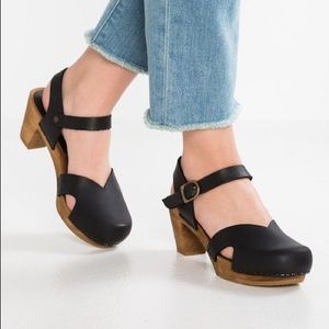 Sanita Clogs: Matrix Closed Toe Sandal